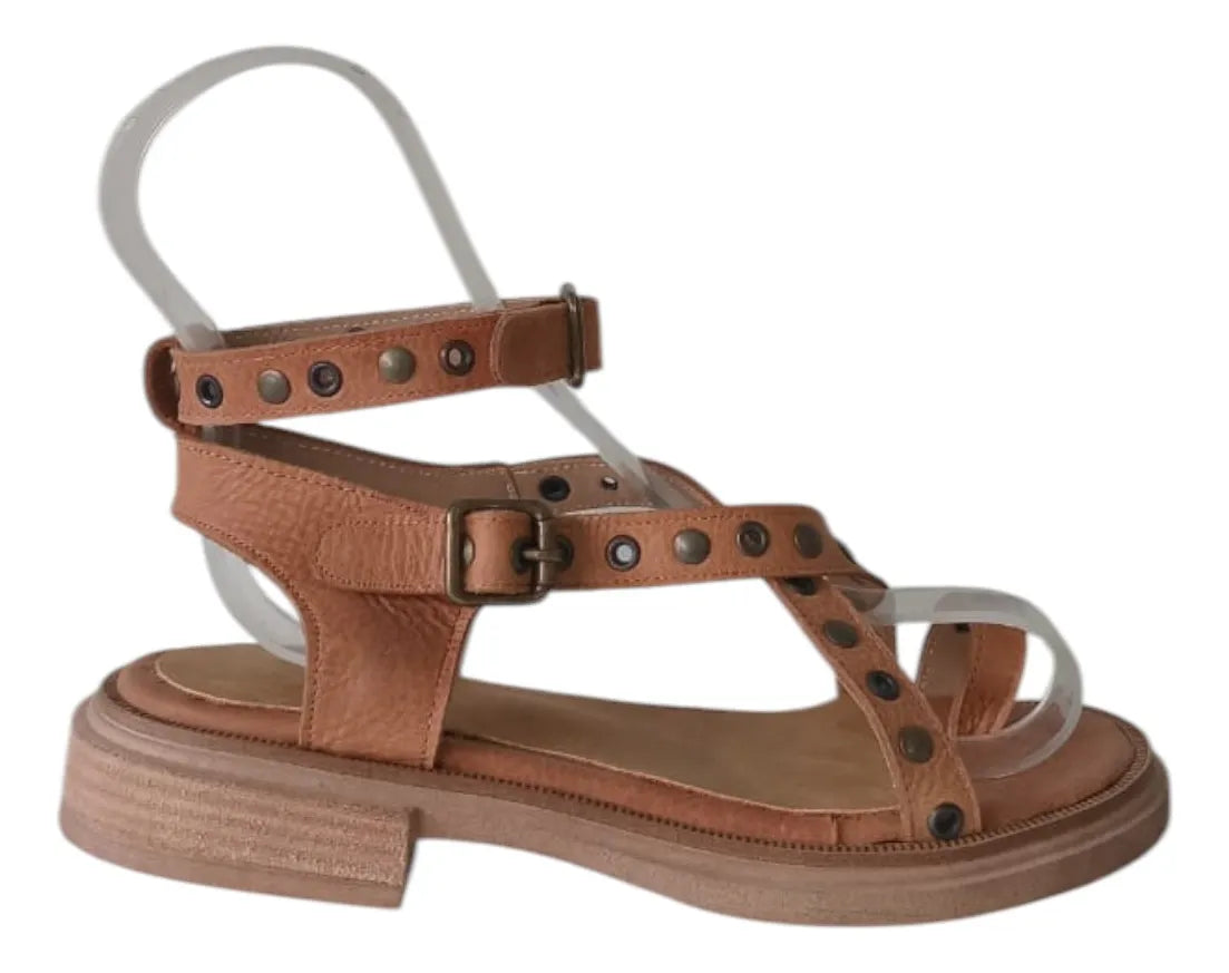 Sandalia de cuero Chatita Con Ojalillos